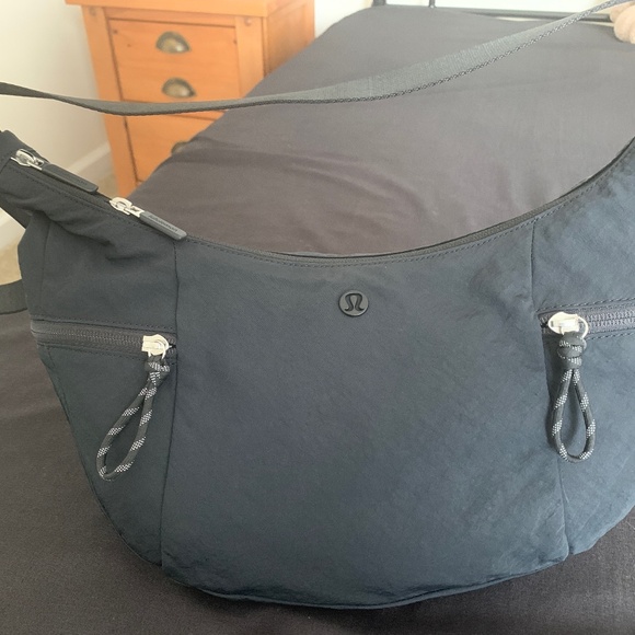 Lululemon Handbags - Lululemon Slouchy Sling Bag 6L